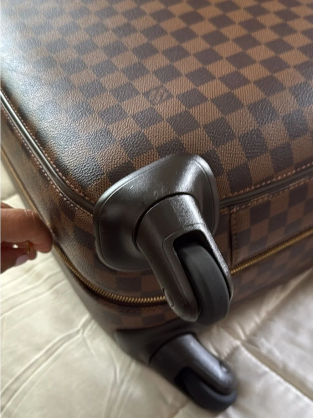 Louis Vuitton
Monogram Zephyr Hard Case Luggage Bag 55 Brown **** Zipper**** - Picture 8 of 14